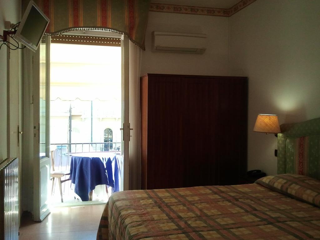 וירג'יו Hotel Ely מראה חיצוני תמונה